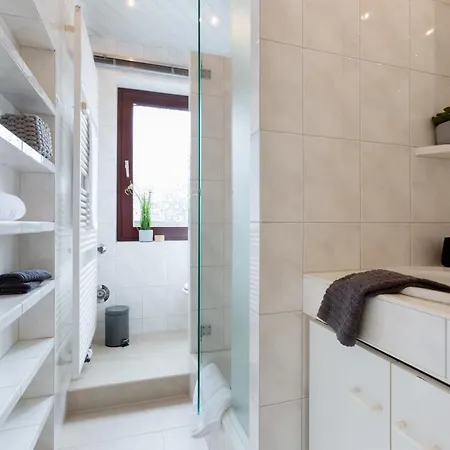 Moderne In Ruhiger Lage