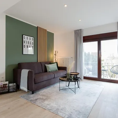 Moderne In Ruhiger Lage *