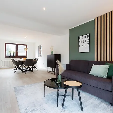 Moderne In Ruhiger Lage *