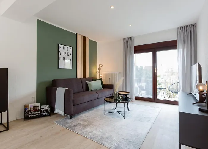 Moderne In Ruhiger Lage *